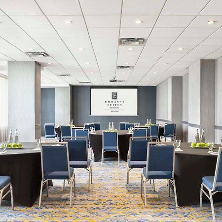 Embassy Suites By Hilton Toronto Airport Bagian luar foto