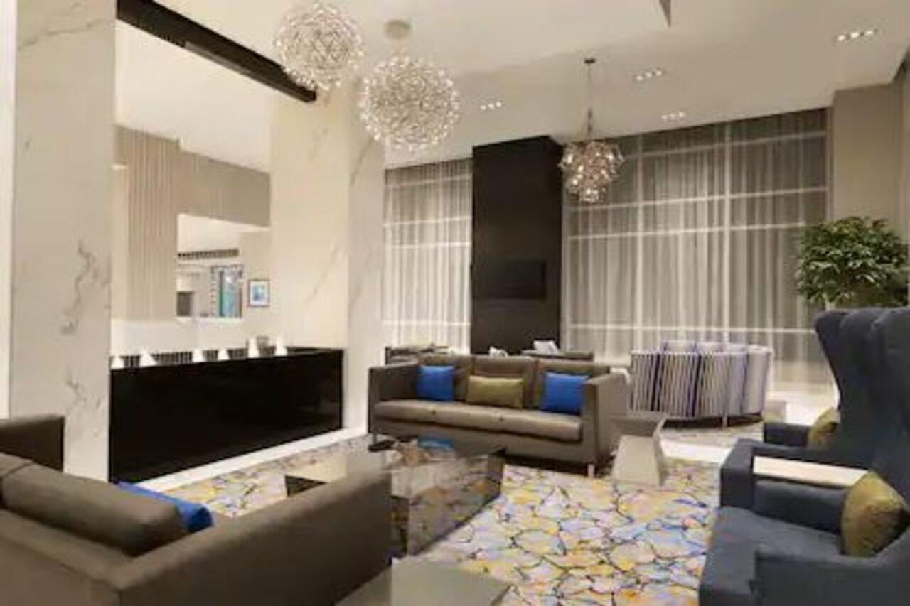 Embassy Suites By Hilton Toronto Airport Bagian luar foto