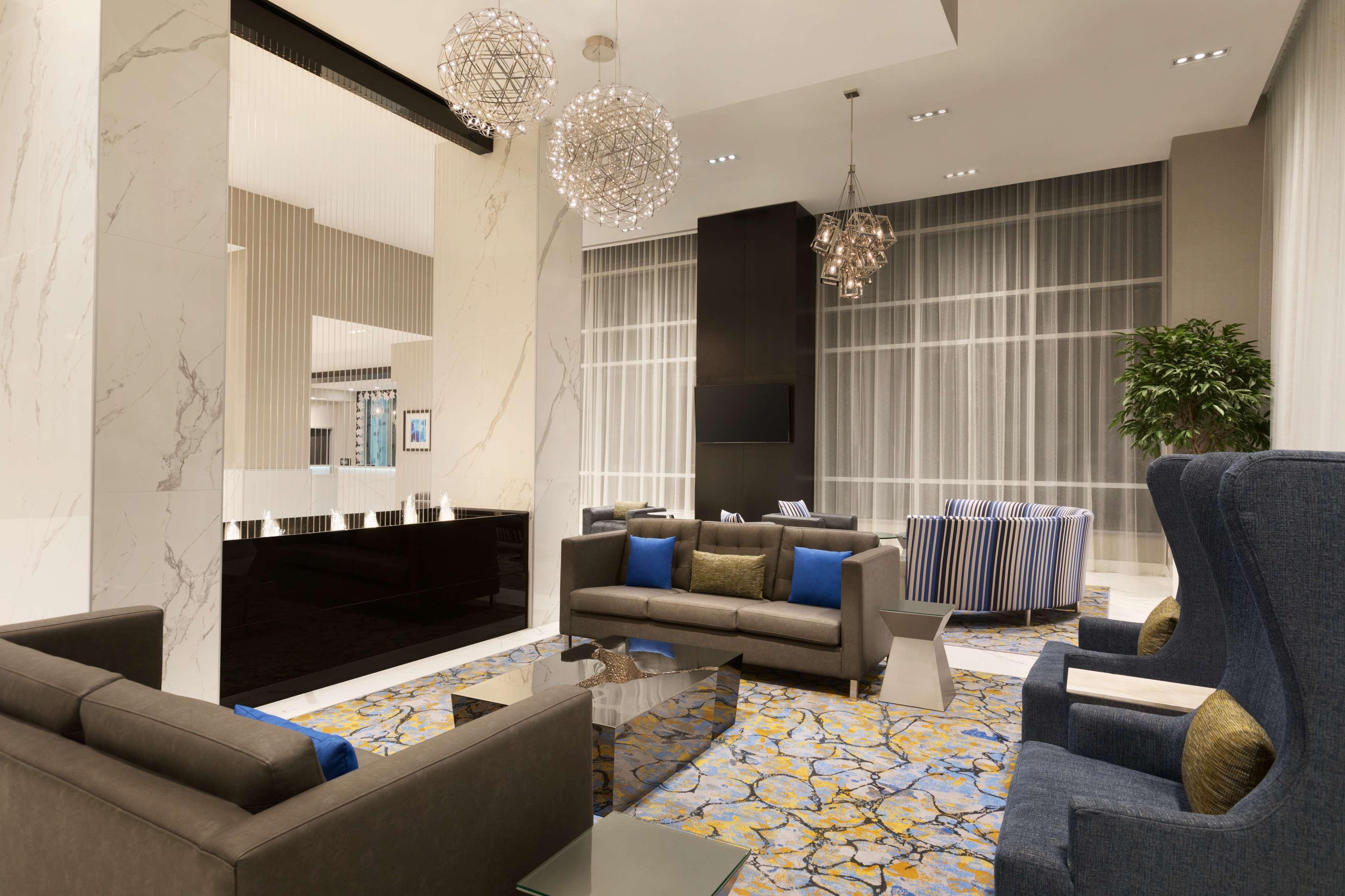 Embassy Suites By Hilton Toronto Airport Bagian luar foto