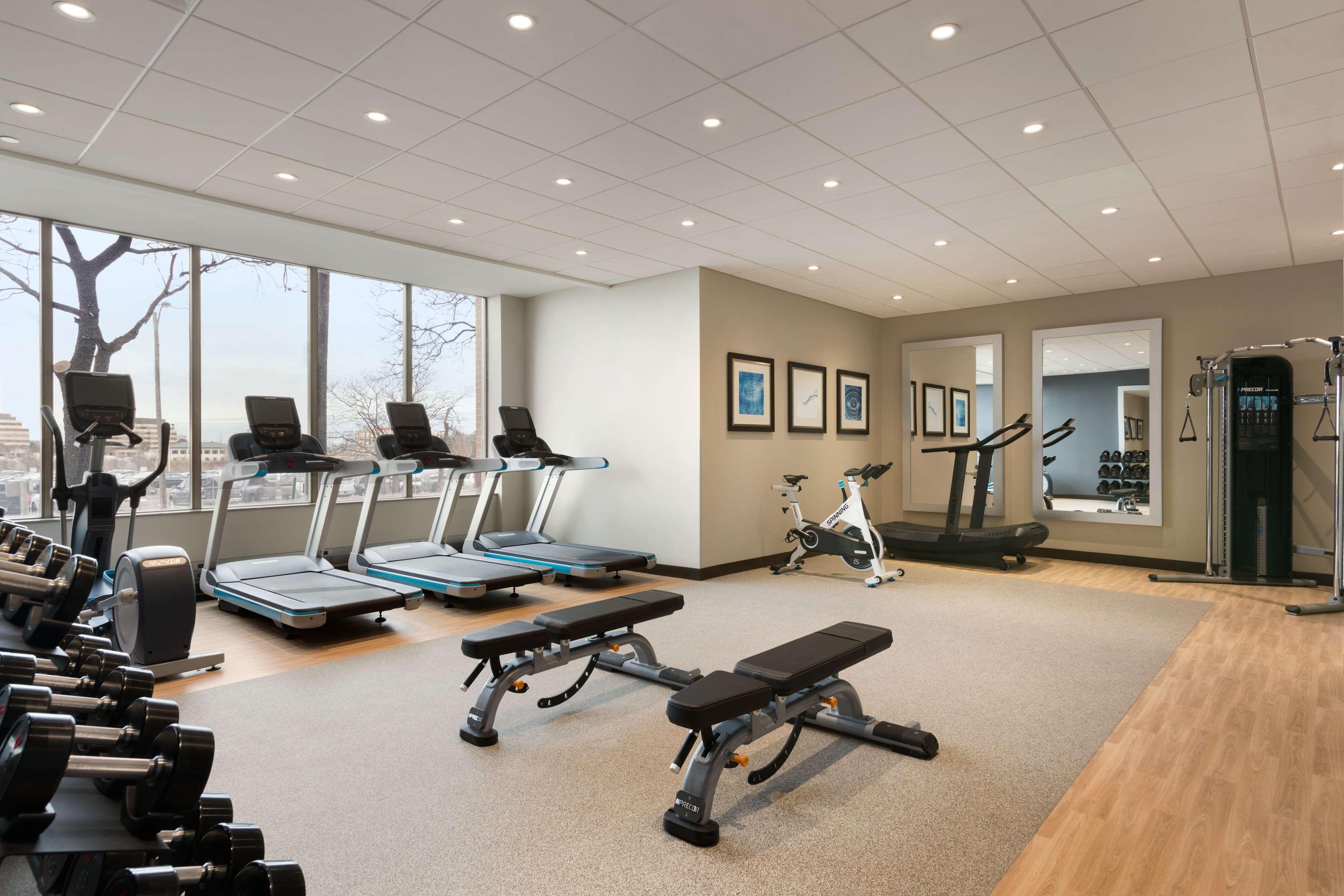 Embassy Suites By Hilton Toronto Airport Bagian luar foto