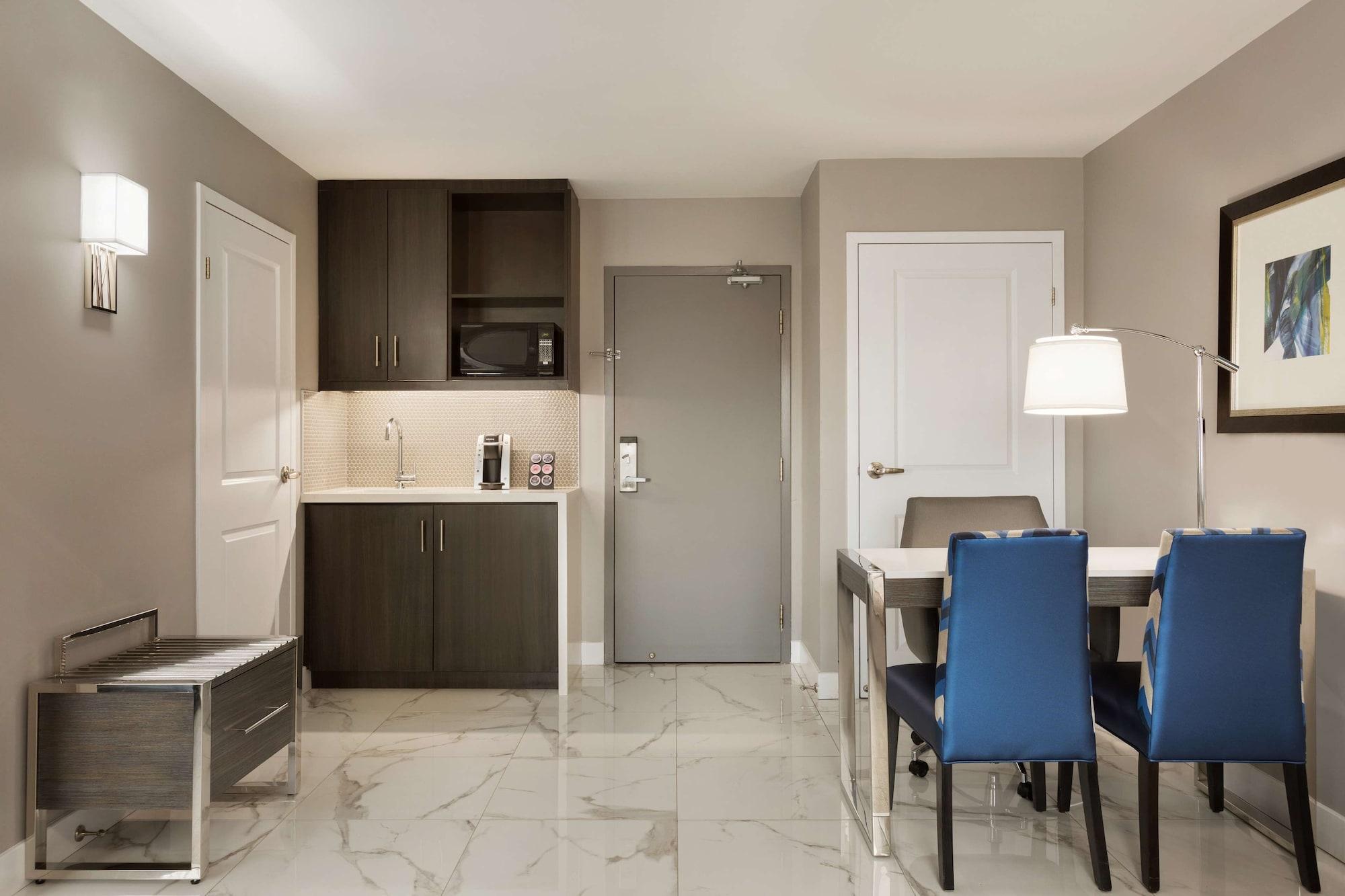 Embassy Suites By Hilton Toronto Airport Bagian luar foto