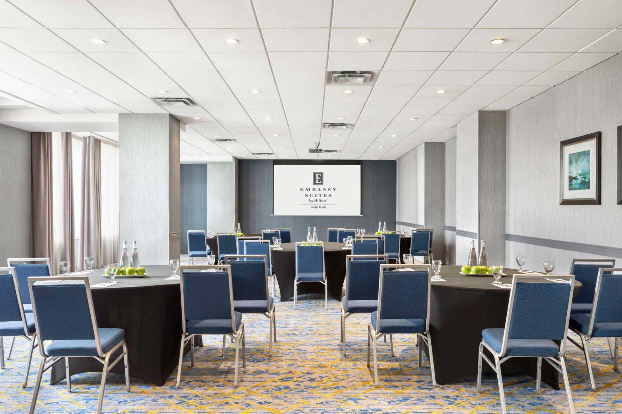 Embassy Suites By Hilton Toronto Airport Bagian luar foto