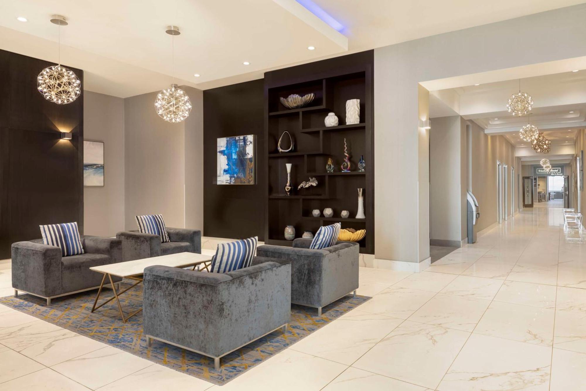 Embassy Suites By Hilton Toronto Airport Bagian luar foto
