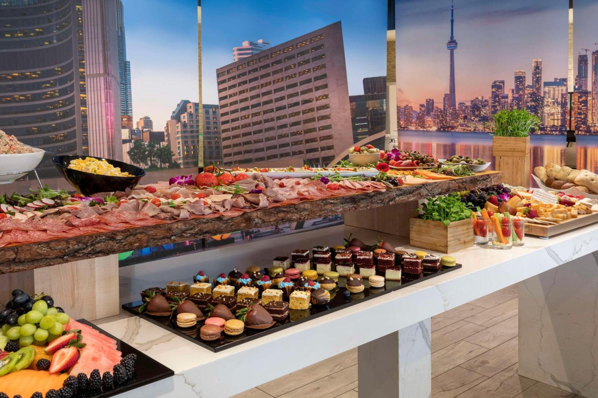 Embassy Suites By Hilton Toronto Airport Bagian luar foto