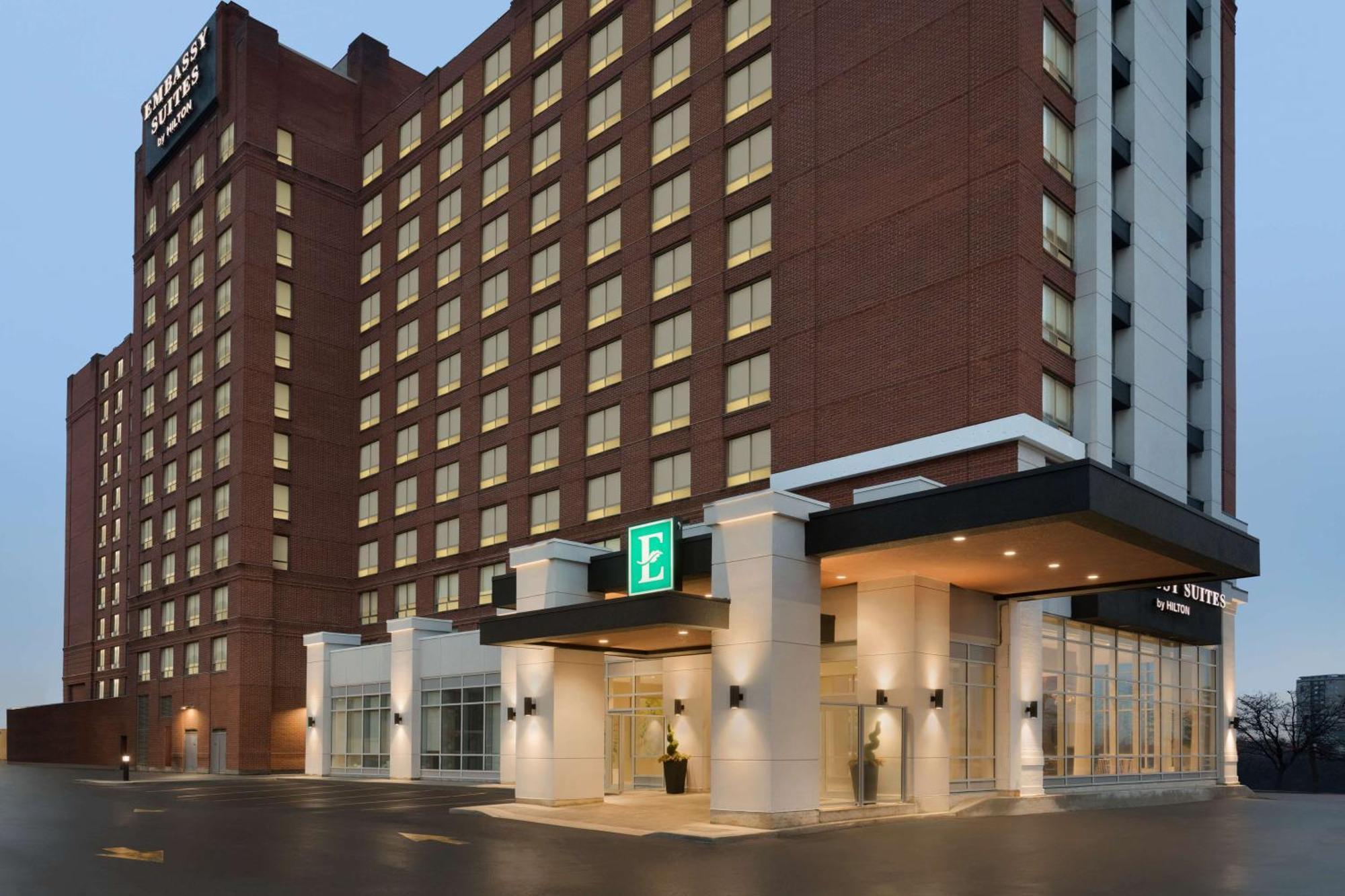 Embassy Suites By Hilton Toronto Airport Bagian luar foto