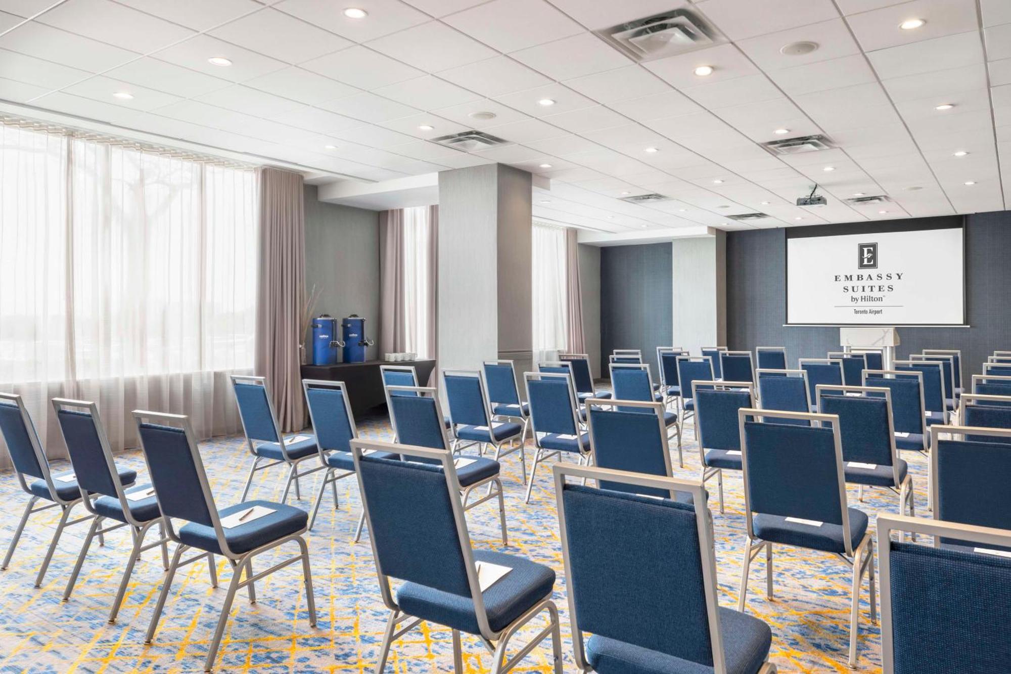 Embassy Suites By Hilton Toronto Airport Bagian luar foto