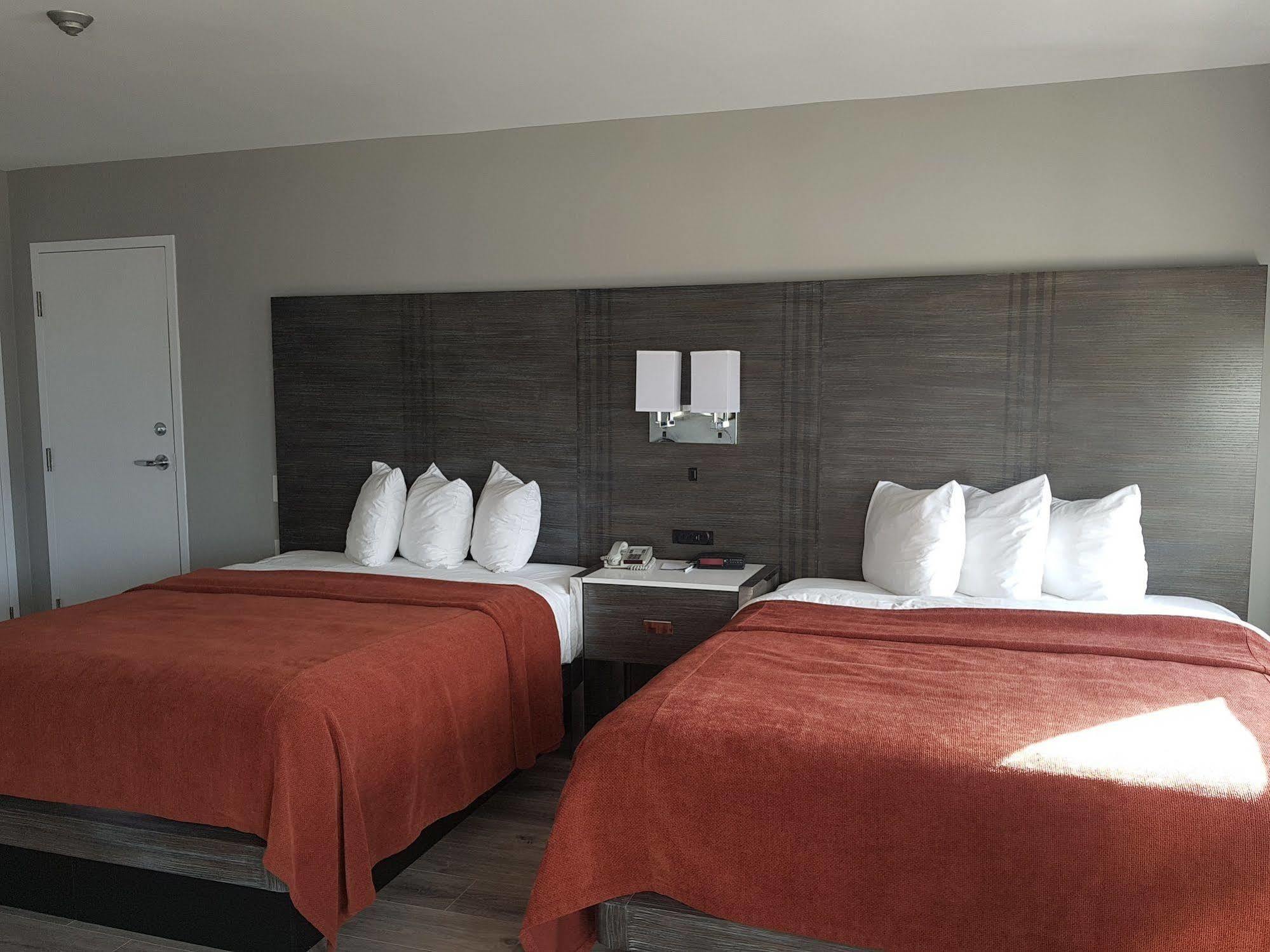 Embassy Suites By Hilton Toronto Airport Bagian luar foto
